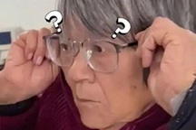 Cụ bà cận thị 23 độ vì chơi điện thoại từ sáng đến khuya