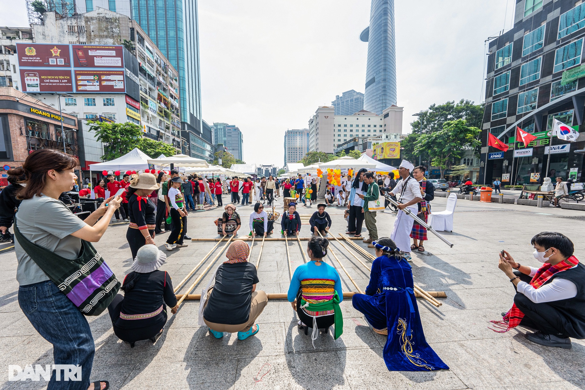 Người dân TPHCM cuồng nhiệt với Lễ hội âm nhạc BridgeFest 2023 - 10 Người dân TPHCM cuồng nhiệt với Lễ hội âm nhạc BridgeFest 2023 - 10