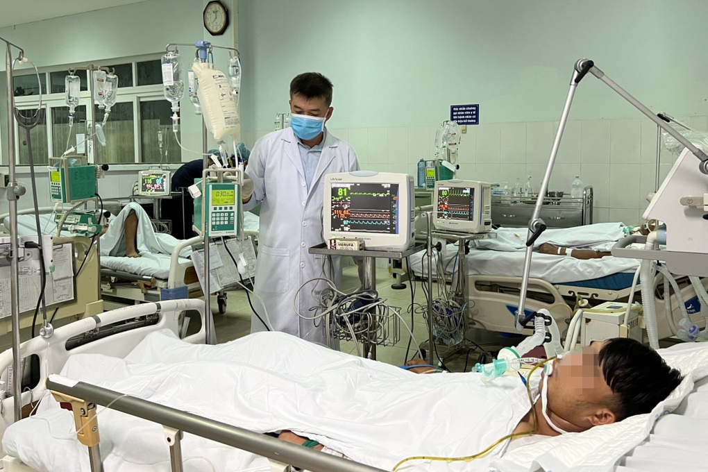 Vụ ăn cá muối ủ chua ngộ độc: 3 bệnh nhân dùng thuốc 8.000 USD giờ ra sao? - 1 Vụ ăn cá muối ủ chua ngộ độc: 3 bệnh nhân dùng thuốc 8.000 USD giờ ra sao? - 1