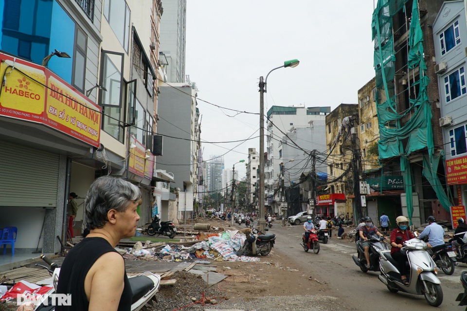 Hà Nội: Hơn 400 mét đường ì ạch thi công gần 3 năm chưa xong - 2 Hà Nội: Hơn 400 mét đường ì ạch thi công gần 3 năm chưa xong - 2