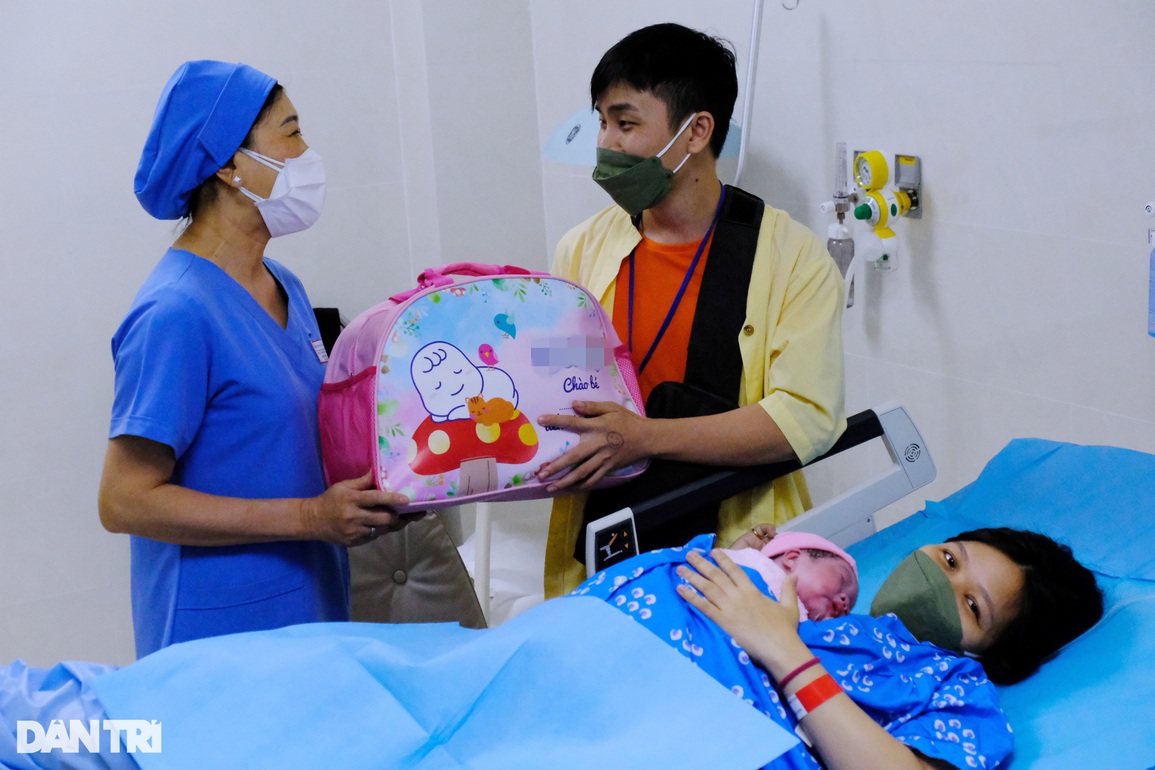 Người mẹ mắc Covid-19 nặng khi mang thai sinh con gái đúng giao thừa 2022 - 8 Người mẹ mắc Covid-19 nặng khi mang thai sinh con gái đúng giao thừa 2022 - 8