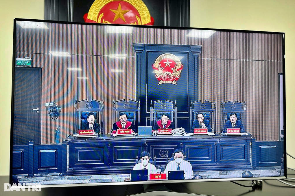 Xử vụ thâu tóm đất vàng: Cựu Phó Bí thư Tỉnh ủy Bình Dương vắng mặt - 1 Xử vụ thâu tóm đất vàng: Cựu Phó Bí thư Tỉnh ủy Bình Dương vắng mặt - 1