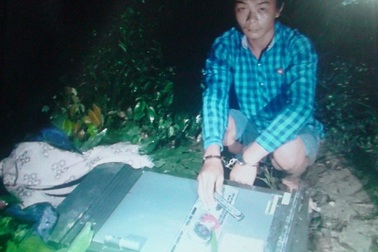 Thiếu tiền chơi game, con trai rủ bạn trộm két sắt của mẹ