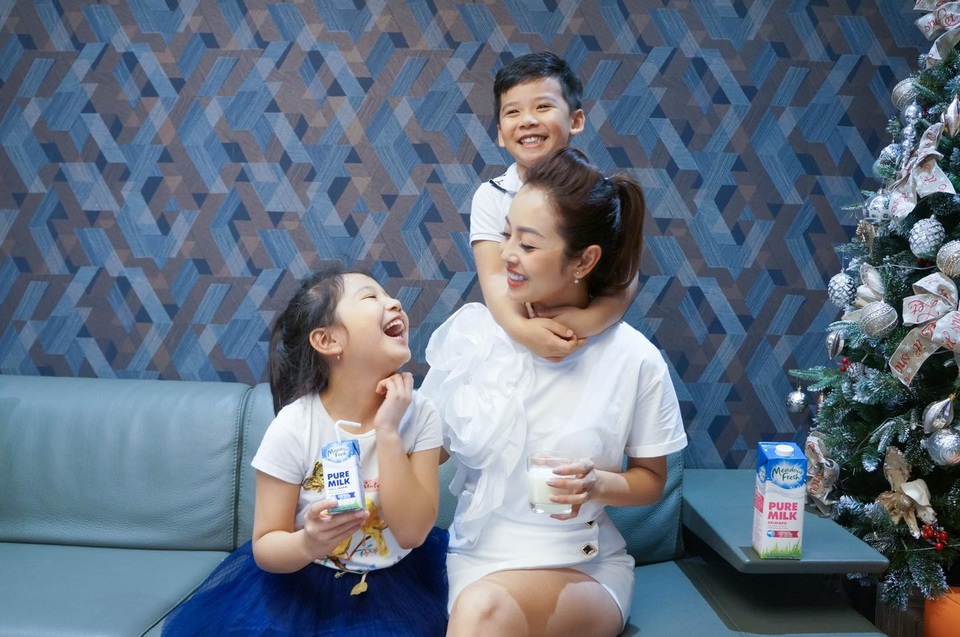 Sữa tươi nguyên chất từ Úc và New Zealand khiến con các sao khỏe mạnh, cao lớn - 4 Sữa tươi nguyên chất từ Úc và New Zealand khiến con các sao khỏe mạnh, cao lớn - 4