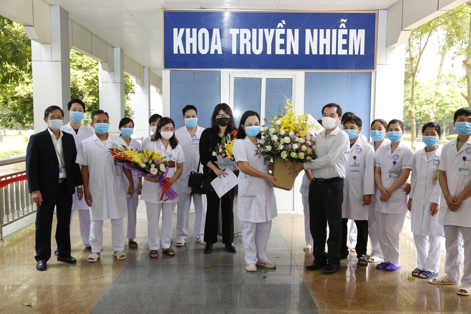 Bố bệnh nhân Covid-19 hồ hởi chở 2 tạ gạo tặng bệnh viện cứu chữa con gái - 3 Bố bệnh nhân Covid-19 hồ hởi chở 2 tạ gạo tặng bệnh viện cứu chữa con gái - 3