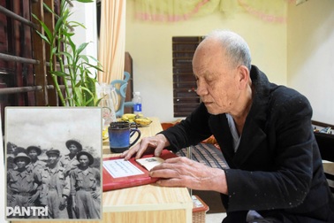 Cụ ông 82 tuổi đón anh trai liệt sỹ về qua hình hài kỷ vật