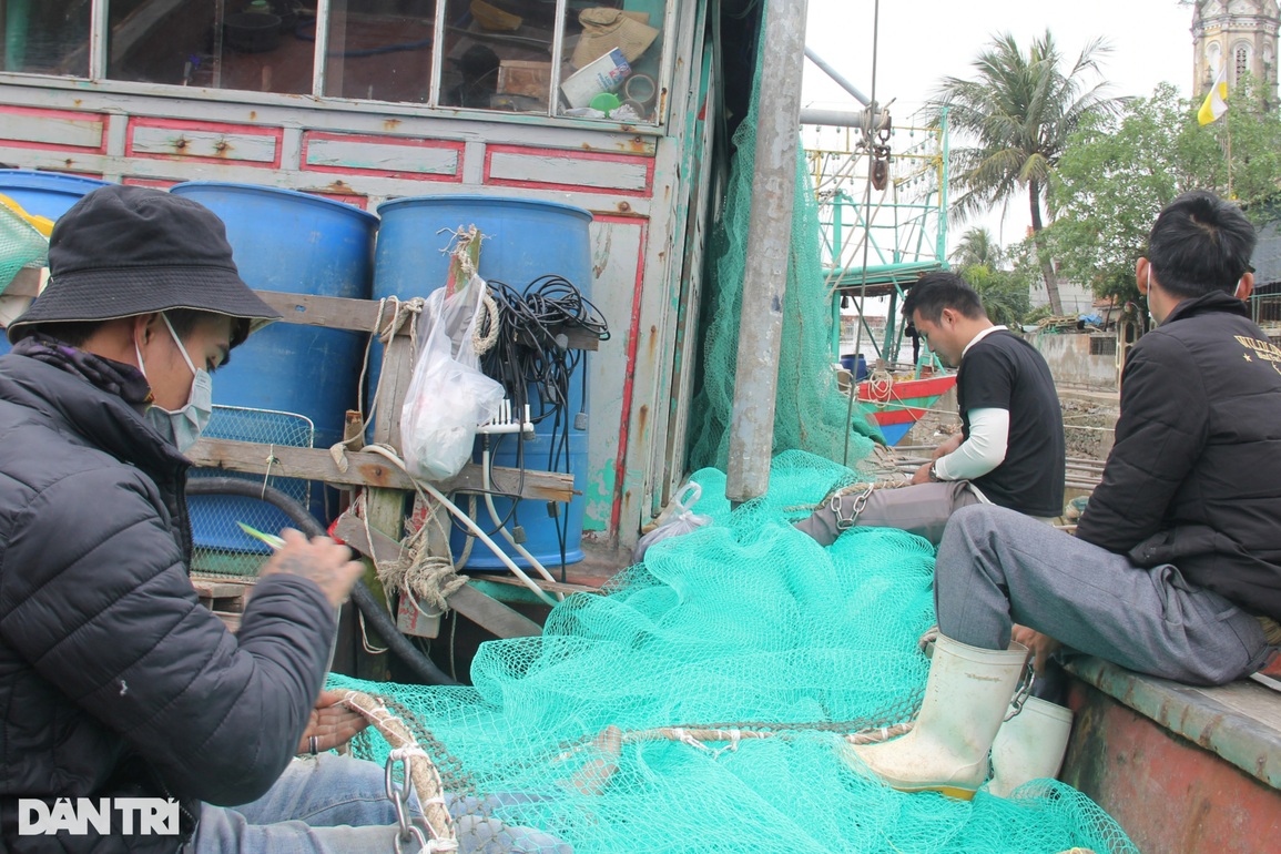 Điều gì khiến ngư dân càng vươn khơi càng thua lỗ? - 2 Điều gì khiến ngư dân càng vươn khơi càng thua lỗ? - 2