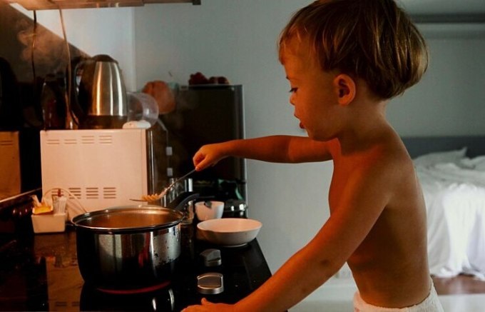 Da trẻ mỏng nên khi bị bỏng vết thương sẽ nặng hơn người lớn. Ảnh: Freepik