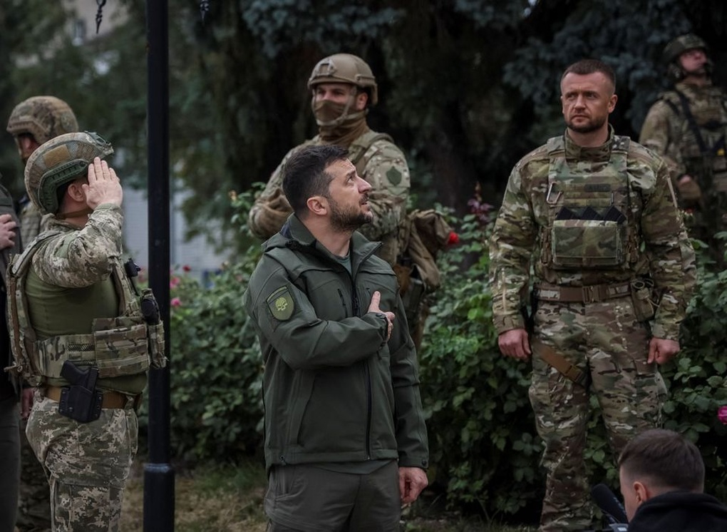 Tổng thống Ukraine thăm thành phố mới tái kiểm soát - 2 Tổng thống Ukraine thăm thành phố mới tái kiểm soát - 2