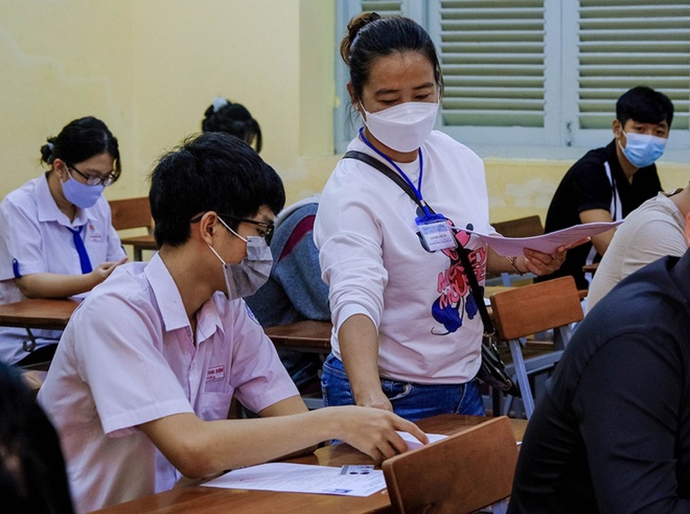 Sáng nay, gần 1 triệu thí sinh thi môn Ngữ Văn tốt nghiệp THPT - 6 Sáng nay, gần 1 triệu thí sinh thi môn Ngữ Văn tốt nghiệp THPT - 6
