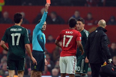 Trọng tài Cuneyt Cakir: Kẻ hủy diệt các đội bóng Anh