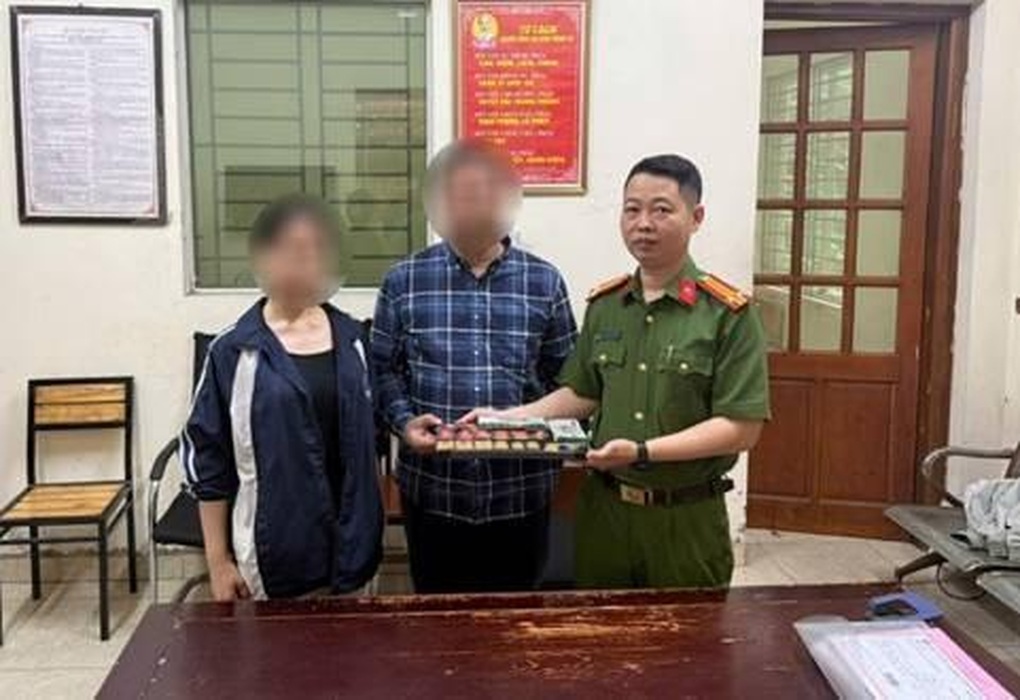 Giải cứu cô gái 18 tuổi bị thao túng, tự phá két sắt để lấy tiền, vàng - 1 Giải cứu cô gái 18 tuổi bị thao túng, tự phá két sắt để lấy tiền, vàng - 1