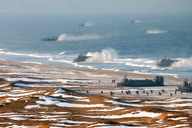 Triều Tiên bị nghi “nhân bản” thêm tàu đệm khí vào ảnh tập trận