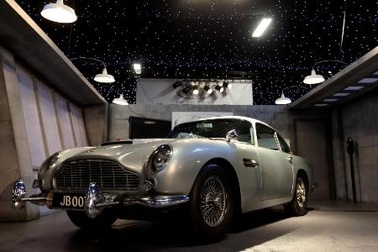 Aston Martin của James Bond chốt giá 4,1 triệu USD
