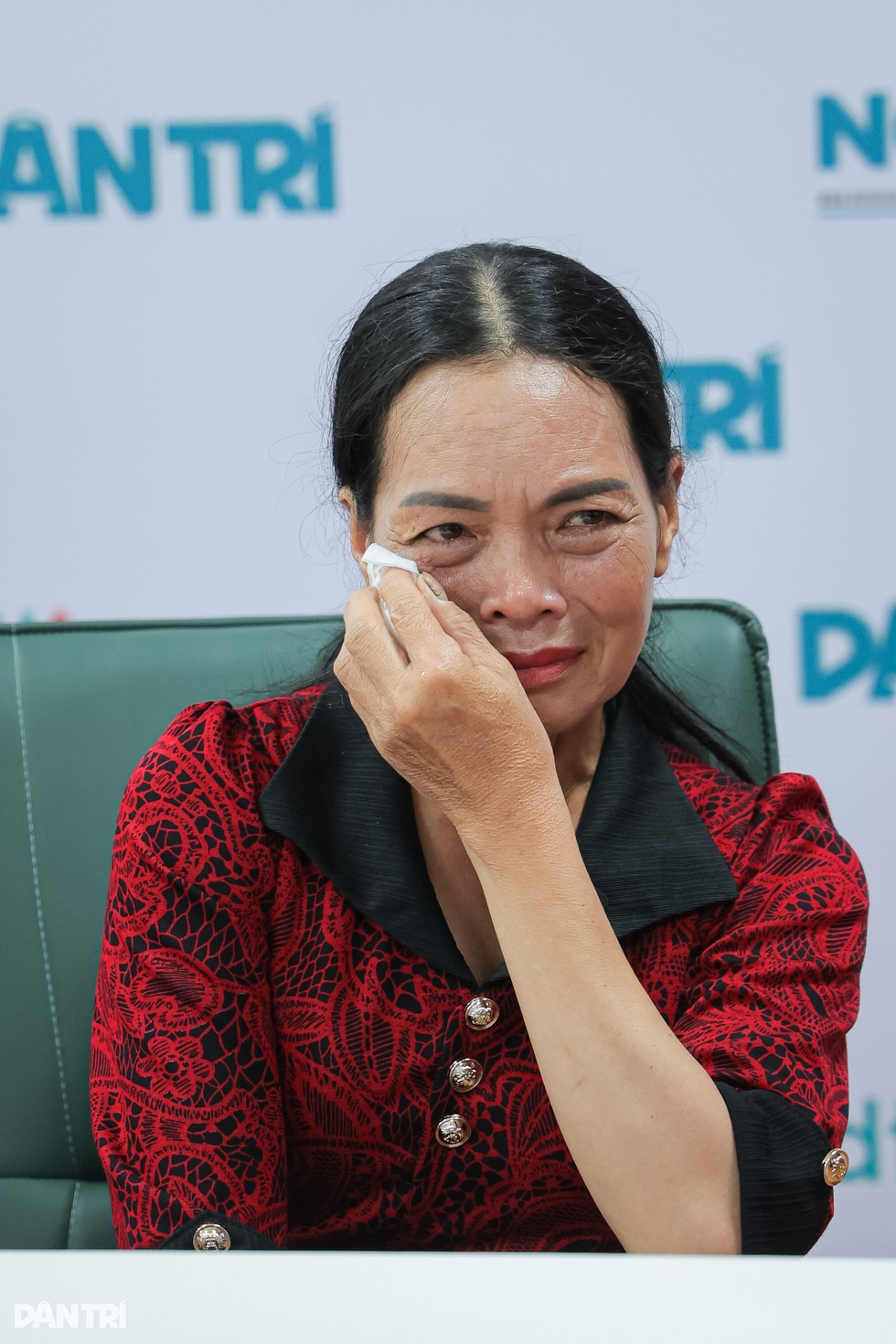 Mẹ công nhân Hà Nội đoàn tụ con gái Pháp sau 31 năm: Ngàn lần xin lỗi con - 9 Mẹ công nhân Hà Nội đoàn tụ con gái Pháp sau 31 năm: Ngàn lần xin lỗi con - 9