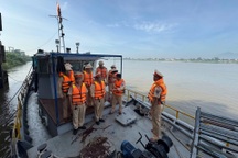 Tổng kiểm soát phương tiện gắn thiết bị hút cát, sỏi ở Vĩnh Phúc