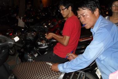 Bạn đọc cả nước “tố” điểm trông xe “chặt chém”