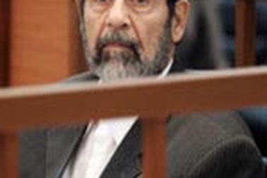 Luật sư bảo vệ Saddam Hussein đồng loạt rời phòng xử án