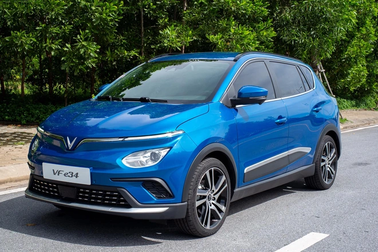 Doanh số ô tô điện VinFast tăng gấp đôi, chủ yếu nhờ mẫu xe "bình dân"