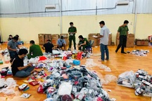 Phát hiện hàng nghìn sản phẩm hàng hiệu nhập lậu từ Mỹ về Việt Nam