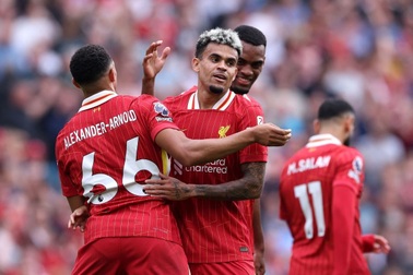 Liverpool xếp trên Man City, Tottenham ngược dòng hạ Brentford