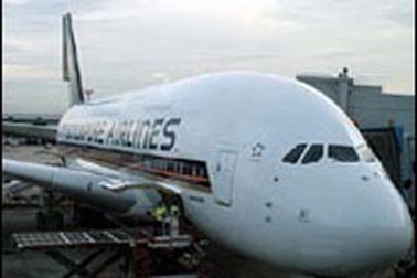 “Khách sạn bay” A380 trượt khỏi đường băng