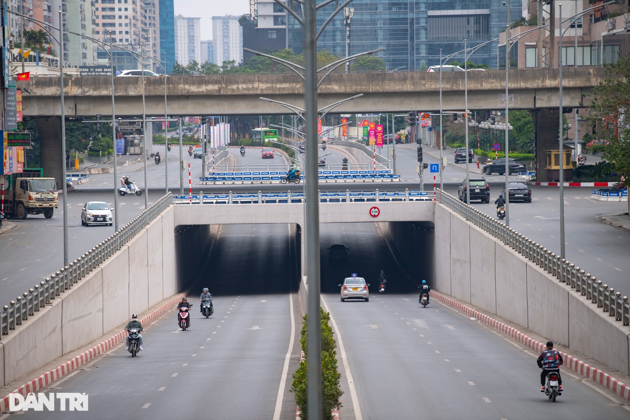 Hanoi streets are deserted on the afternoon of Tet - December 30