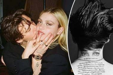 Hình xăm "minh chứng tình yêu" của Brooklyn Beckham thu hút sự bàn luận