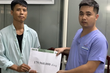 Bạn đọc Dân trí giúp đỡ bé gái sống sót duy nhất trong vụ cả nhà 4 người bị thiêu sống gần 180 triệu đồng