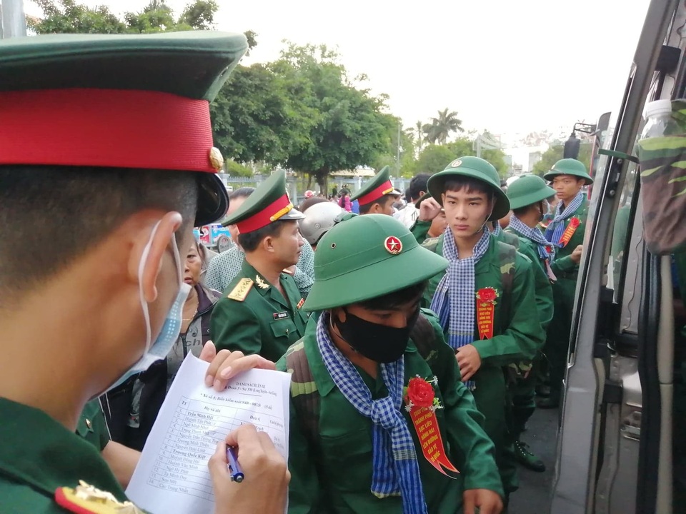 Tổng Tham mưu trưởng động viên tân binh lên đường nhập ngũ - 4 Tổng Tham mưu trưởng động viên tân binh lên đường nhập ngũ - 4