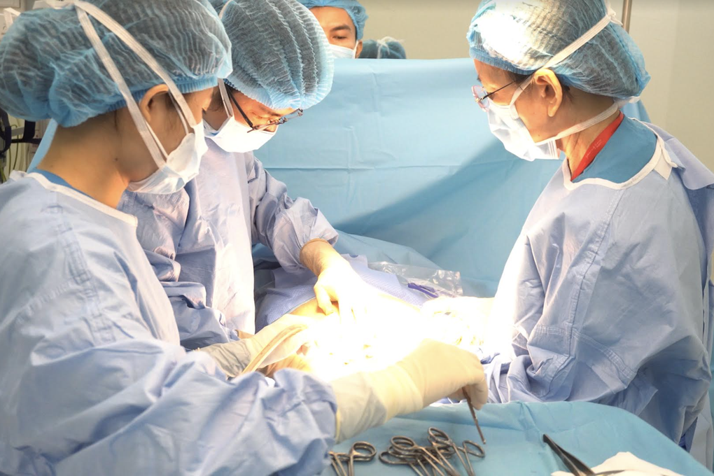 Người phụ nữ ở TPHCM vỡ vùng kín lần 2 nguy kịch sau cơn đau bụng dữ dội - 1 Người phụ nữ ở TPHCM vỡ vùng kín lần 2 nguy kịch sau cơn đau bụng dữ dội - 1