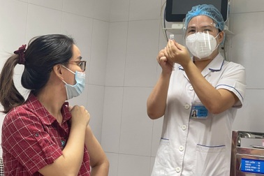 Hỏi đáp vắc xin Covid-19: Thai phụ sốt sau tiêm có được dùng thuốc không?