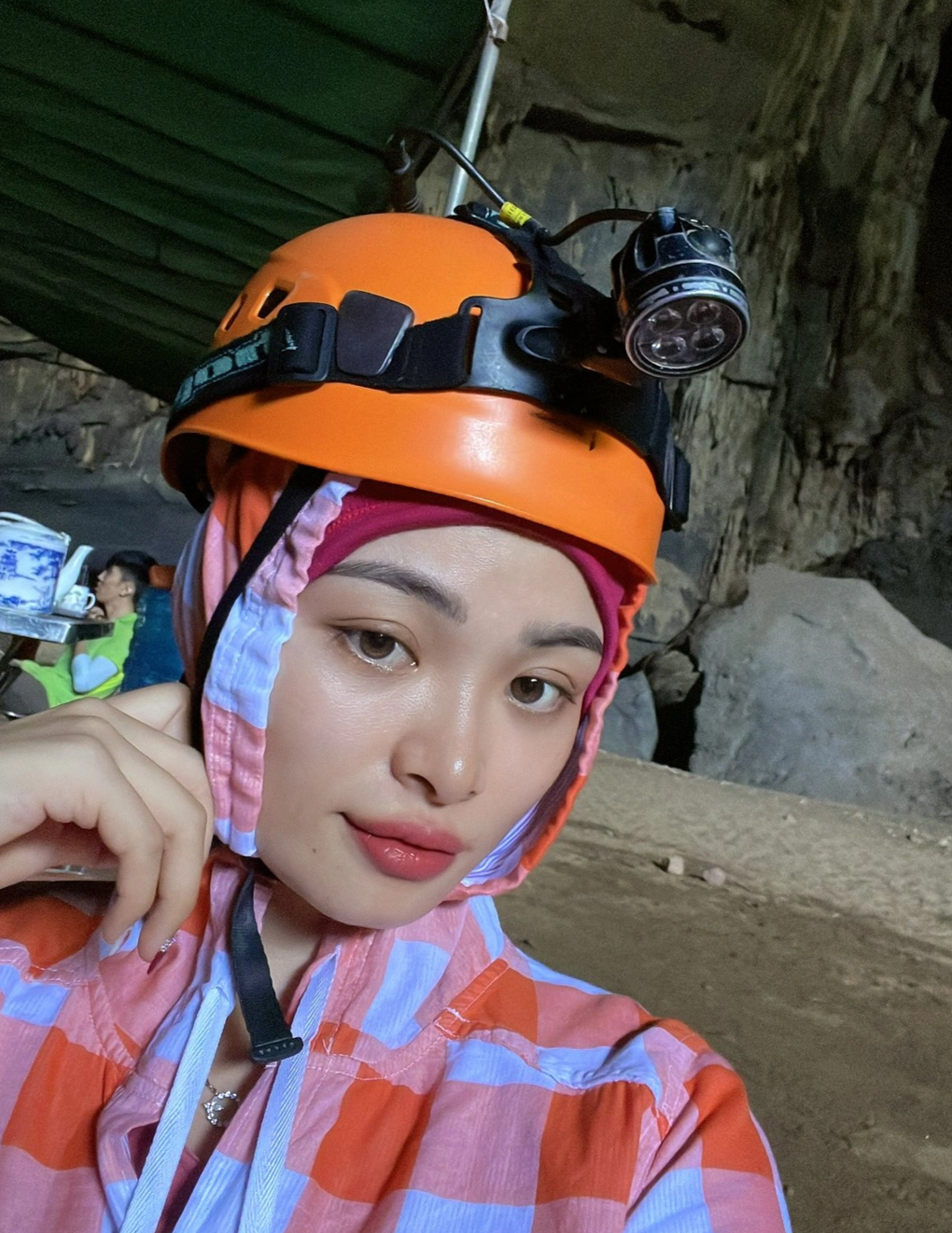 Cô gái Hải Phòng kể chuyện trèo tường 90m, đu dây khám phá Sơn Đoòng - 10 Cô gái Hải Phòng kể chuyện trèo tường 90m, đu dây khám phá Sơn Đoòng - 10
