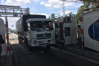 Tài xế phản đối trạm Cần Thơ - Phụng Hiệp vì "đi 5km đóng 140.000"
