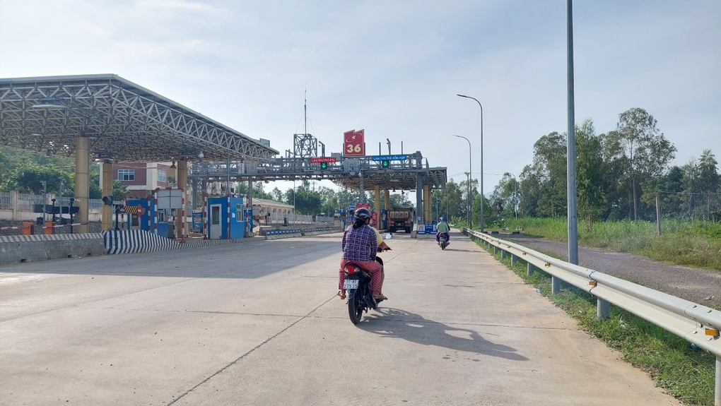 Hành khách ê ẩm khi qua quốc lộ 19 - 3 Hành khách ê ẩm khi qua quốc lộ 19 - 3