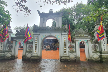 Đền Chợ Củi đón hàng nghìn du khách dịp năm mới