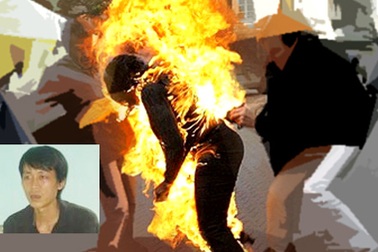 Dùng xăng thiêu đốt 11 người trong họ 