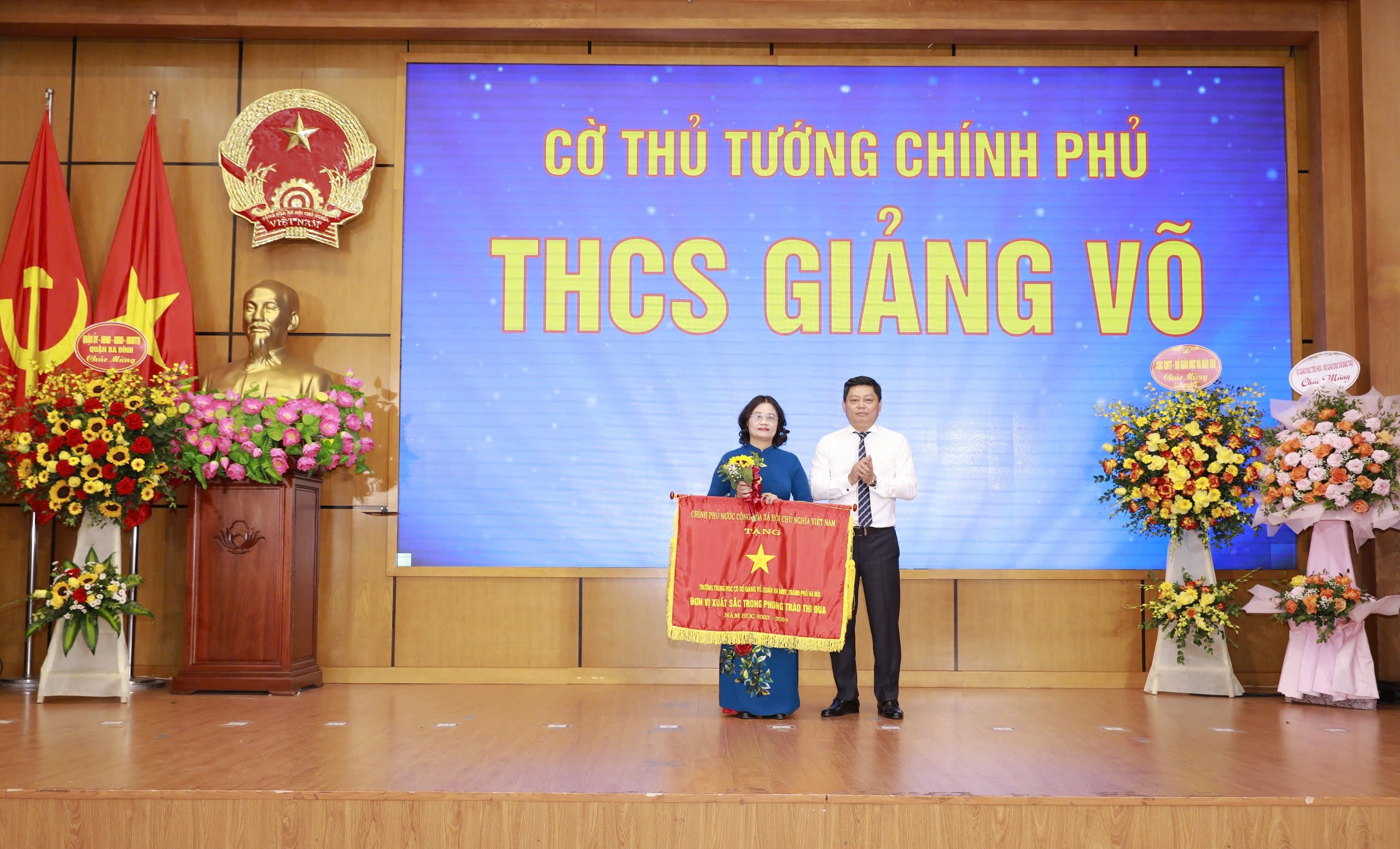 សារថ្លែងអំណរគុណដ៏គួរឲ្យកត់សម្គាល់របស់នាយកសាលាដល់សិស្សនៅថ្ងៃទី ២០ ដល់ទី ៣ ខែវិច្ឆិកា Lời cảm ơn gây chú ý của cô hiệu trưởng gửi học sinh nhân ngày 20/11 - 3