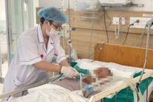 8 người ngộ độc rượu pha cồn công nghiệp, có trường hợp tử vong