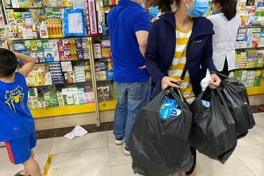 Giá khẩu trang tăng vùn vụt sau công bố người nhiễm Covid-19 tại Hà Nội