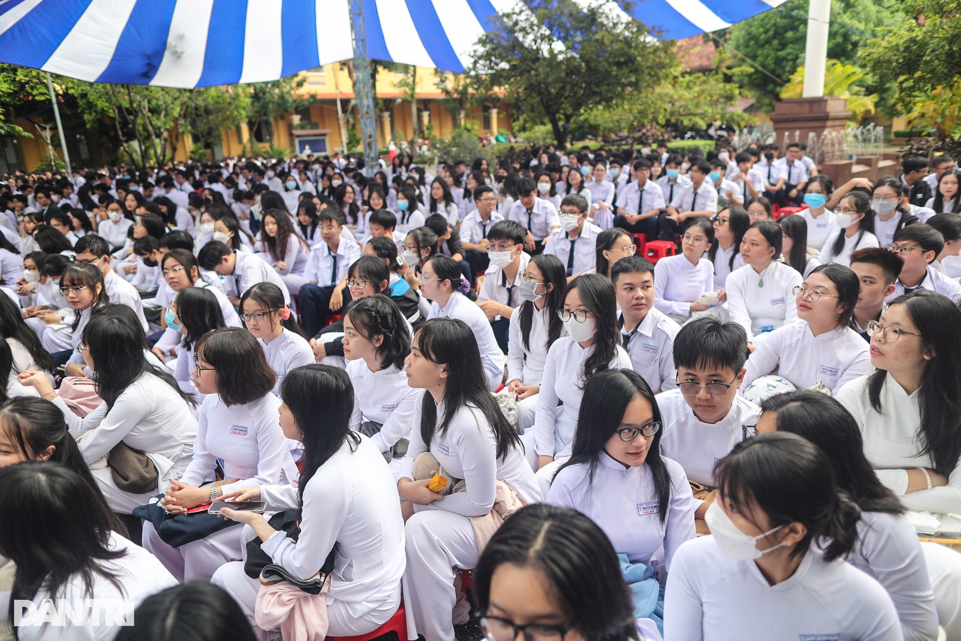 Hơn 1,7 triệu học sinh TPHCM hân hoan khai giảng năm học mới - 4 Hơn 1,7 triệu học sinh TPHCM hân hoan khai giảng năm học mới - 4