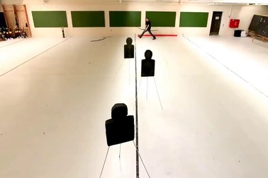 Kinh ngạc cung thủ có khả năng bắn cung tên bay đường vòng trong không khí