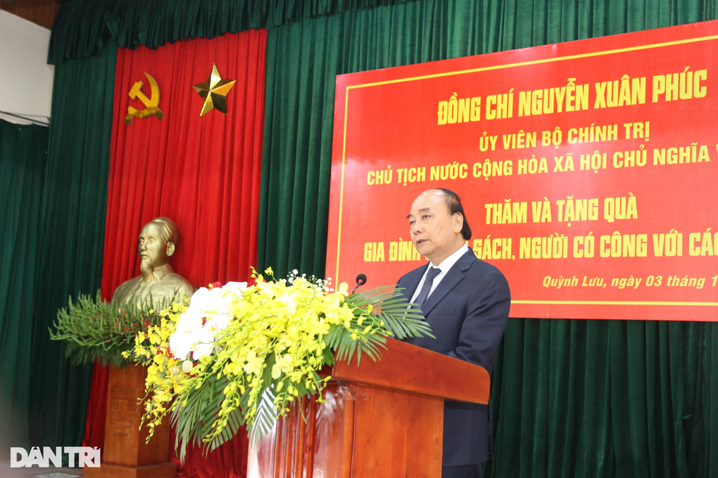 Chủ tịch nước Nguyễn Xuân Phúc dâng hương tưởng niệm nữ sĩ Hồ Xuân Hương - 6 Chủ tịch nước Nguyễn Xuân Phúc dâng hương tưởng niệm nữ sĩ Hồ Xuân Hương - 6