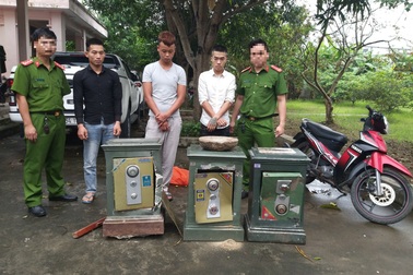 Bắt nhóm trộm chuyên bê hòm công đức, két sắt