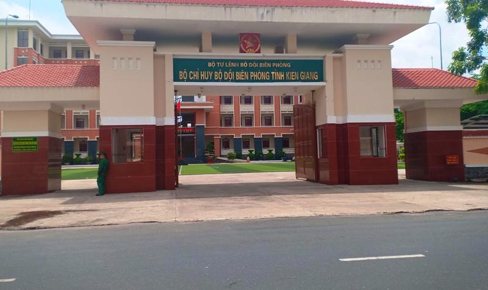 3 chiến sĩ biên phòng Kiên Giang bị đề nghị tước danh hiệu quân nhân - 1 3 chiến sĩ biên phòng Kiên Giang bị đề nghị tước danh hiệu quân nhân - 1