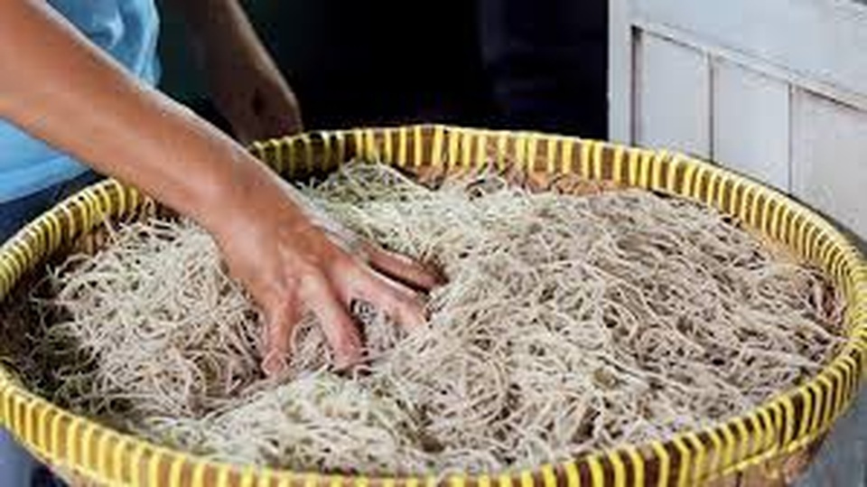 Xem cách làm món mỳ bẩn rất được ưa chuộng ở xứ sở vạn đảo - 1 Xem cách làm món mỳ bẩn rất được ưa chuộng ở xứ sở vạn đảo - 1