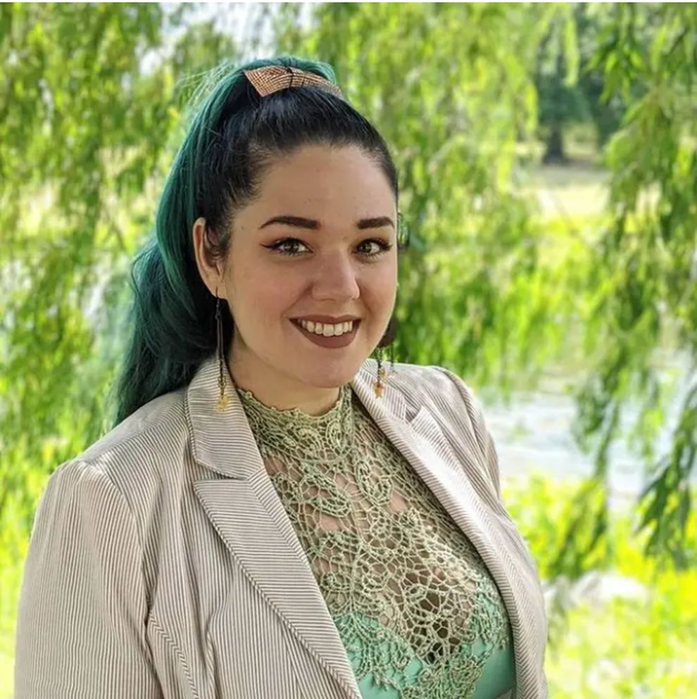 Kiếm chục triệu đồng/ngày nhờ... âu yếm hoặc đánh nhau với khách hàng - 1