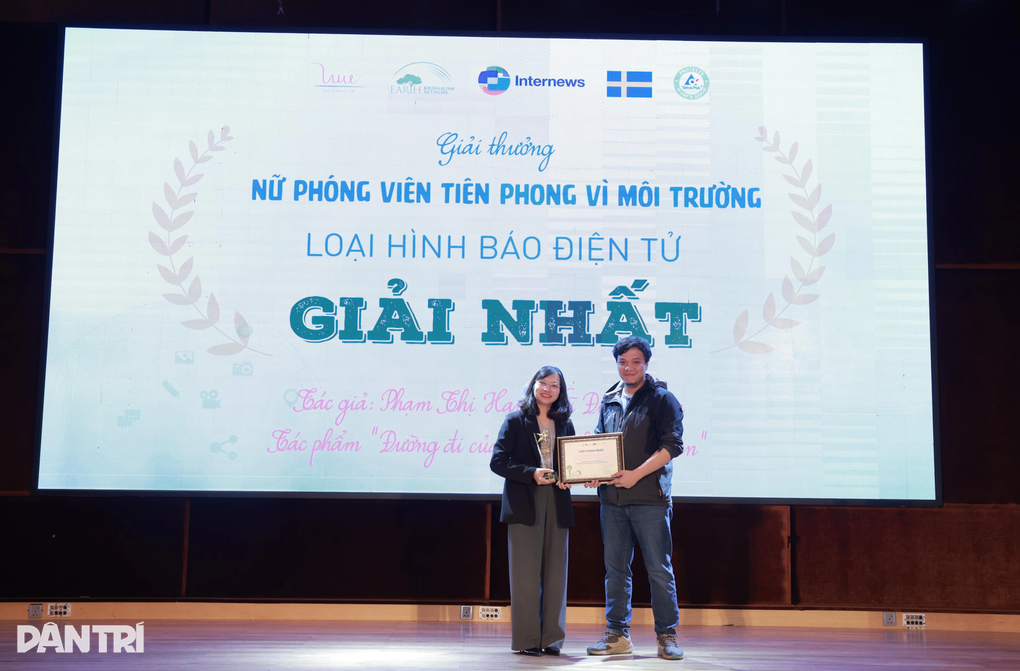Phóng viên báo Dân trí đoạt giải Nhất giải báo chí về môi trường - 2 Phóng viên báo Dân trí đoạt giải Nhất giải báo chí về môi trường - 2