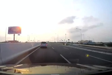 Chuyển làn đột ngột trên cao tốc - Hiểm hoạ khó lường