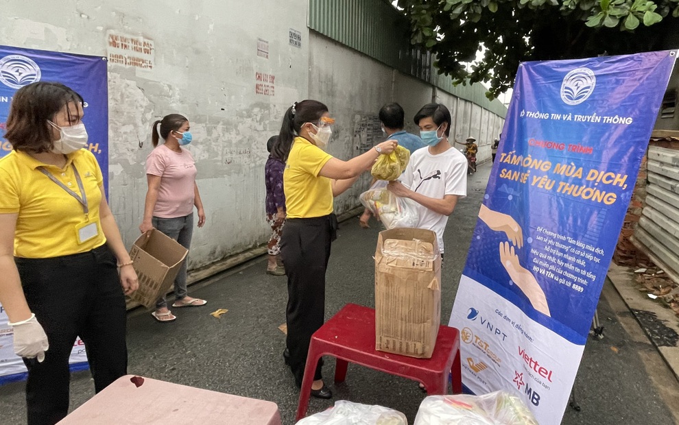 Tấm lòng mùa dịch, san sẻ yêu thương đến với người dân TPHCM - 1 Tấm lòng mùa dịch, san sẻ yêu thương đến với người dân TPHCM - 1